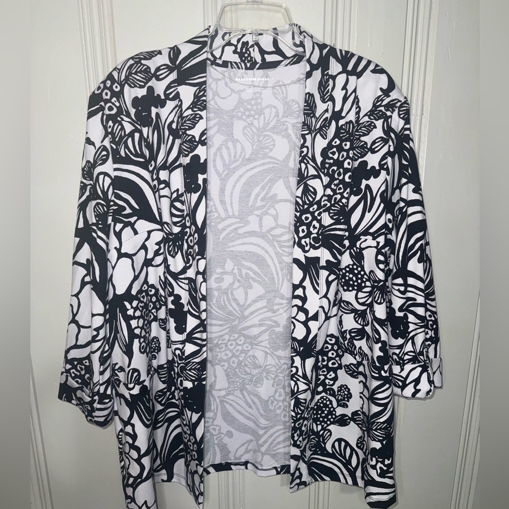 Black & White Open Front Blazer by Allison Daley - Size XL